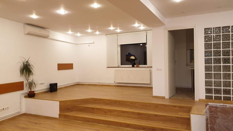 Piata Consitutiei  Bulevardul Regina Maria   Piata Unirii - metrou 10 min