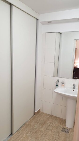 Piata Consitutiei  Bulevardul Regina Maria   Piata Unirii - metrou 10 min